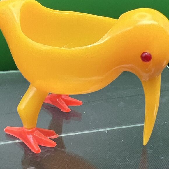 Fun Vintage KIWI BIRD Yellow Plastic egg cup Hong Kong - Picture 3 of 6